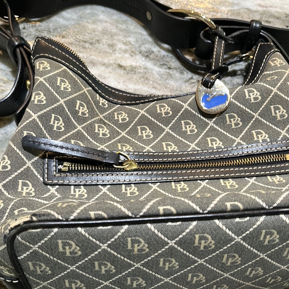 Women’s Dooney Bourke purse